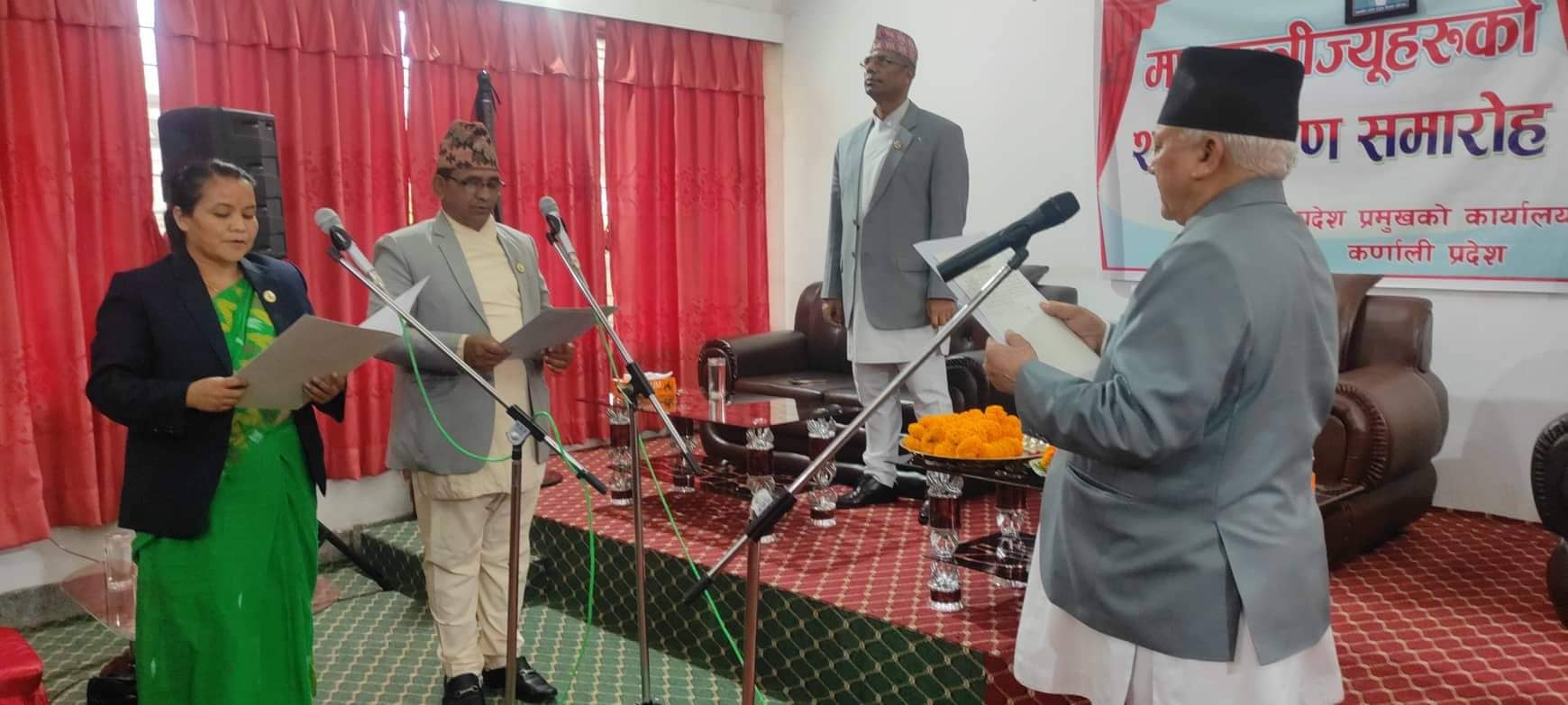 कर्णालीका नवनियुक्त आर्थिक मामिला मन्त्री शाह र उर्जामन्त्री कामीले सपथ लिए